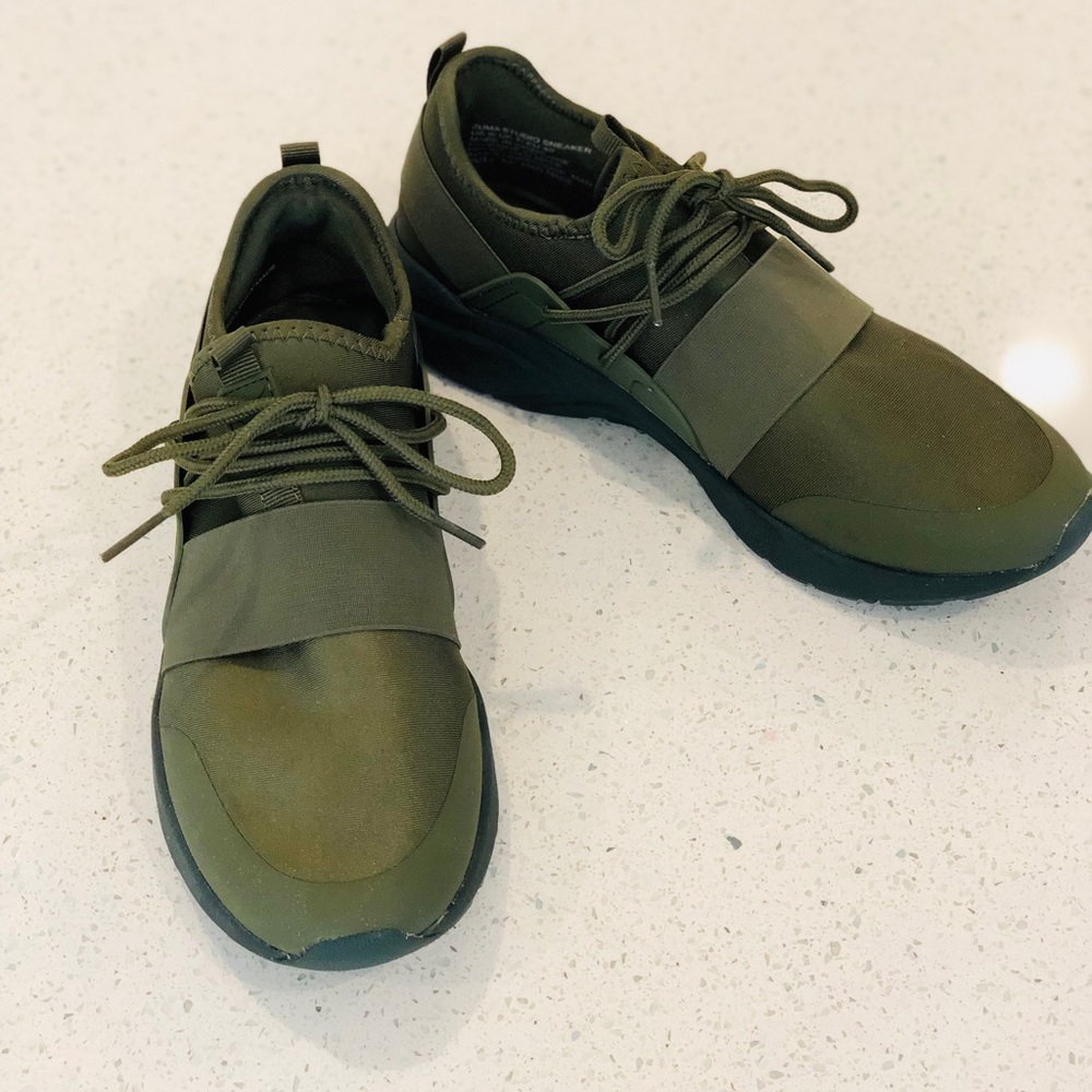 Unused Fabletics sneakers - never worn! Size 9